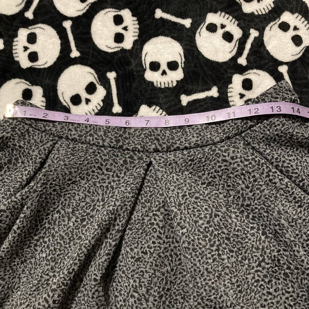 DYNAMITE Grey black leopard print full pleated mini skater skirt ~ SMALL MEDIUM - Picture 7 of 11
